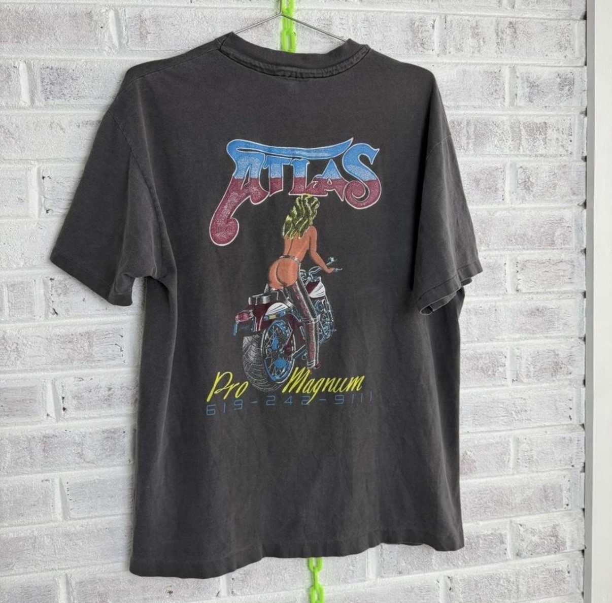 Vintage 90s Sun faded Atlas Pro Magnum sexy pin up biker babe motorcycle tee
