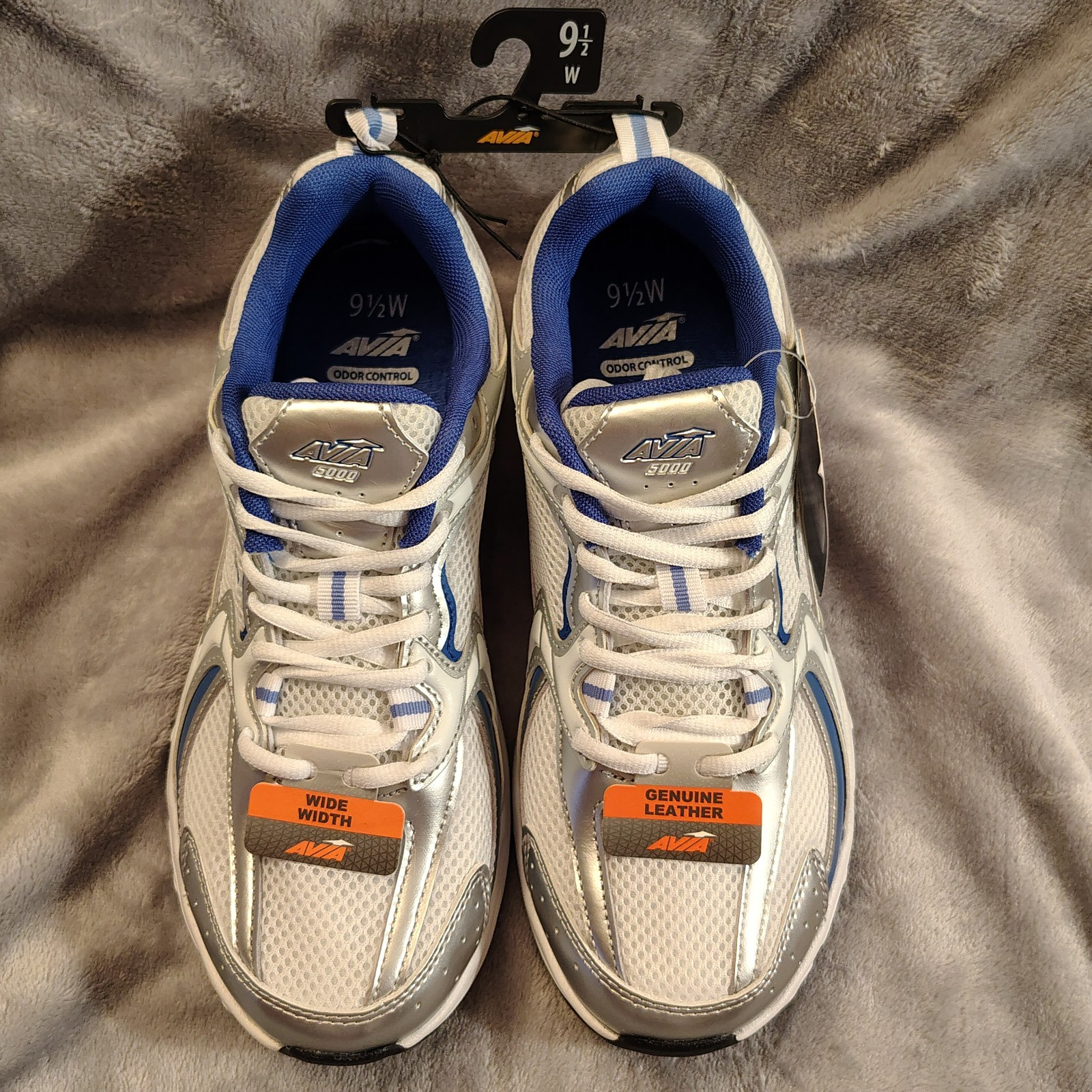 NEW W/ Tags AVIA Women’s Blue & Silver 5000 Sneakers Odor Control Size 9 1/2 W