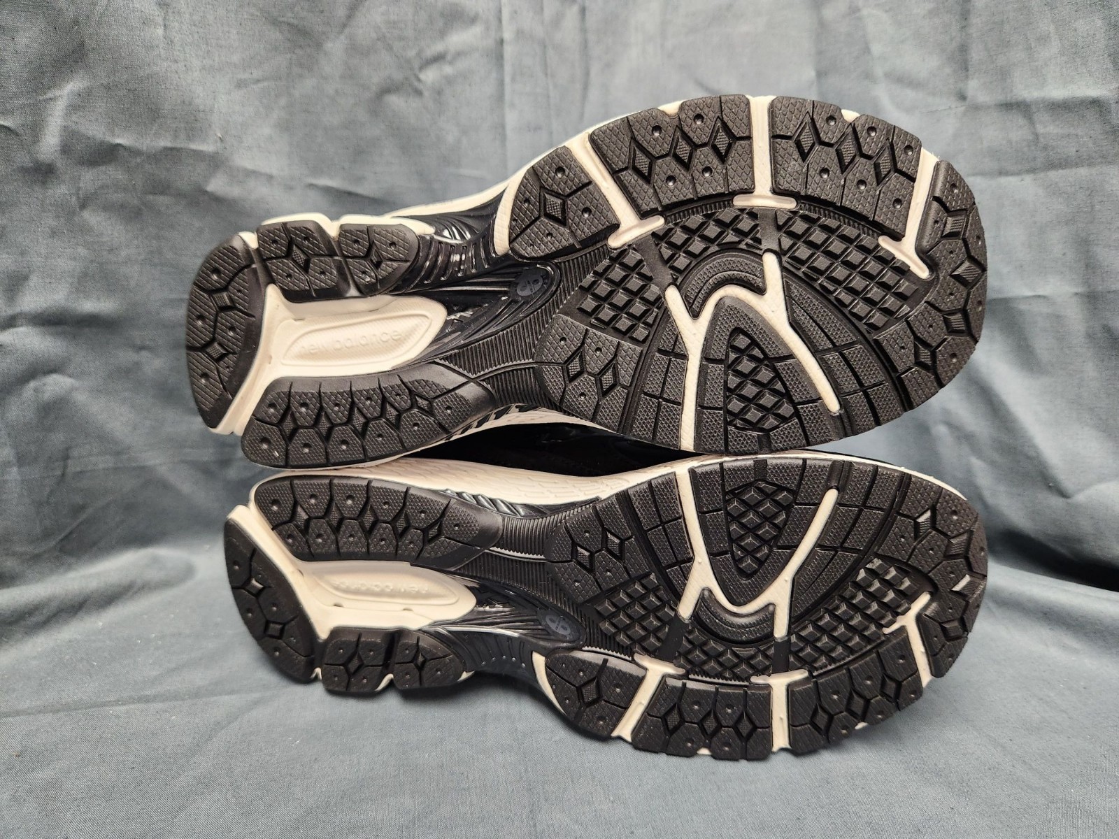 New Balance Boys 2002 Sneakers GC2002BK Suede Black Size 4 NEW NO BOX!