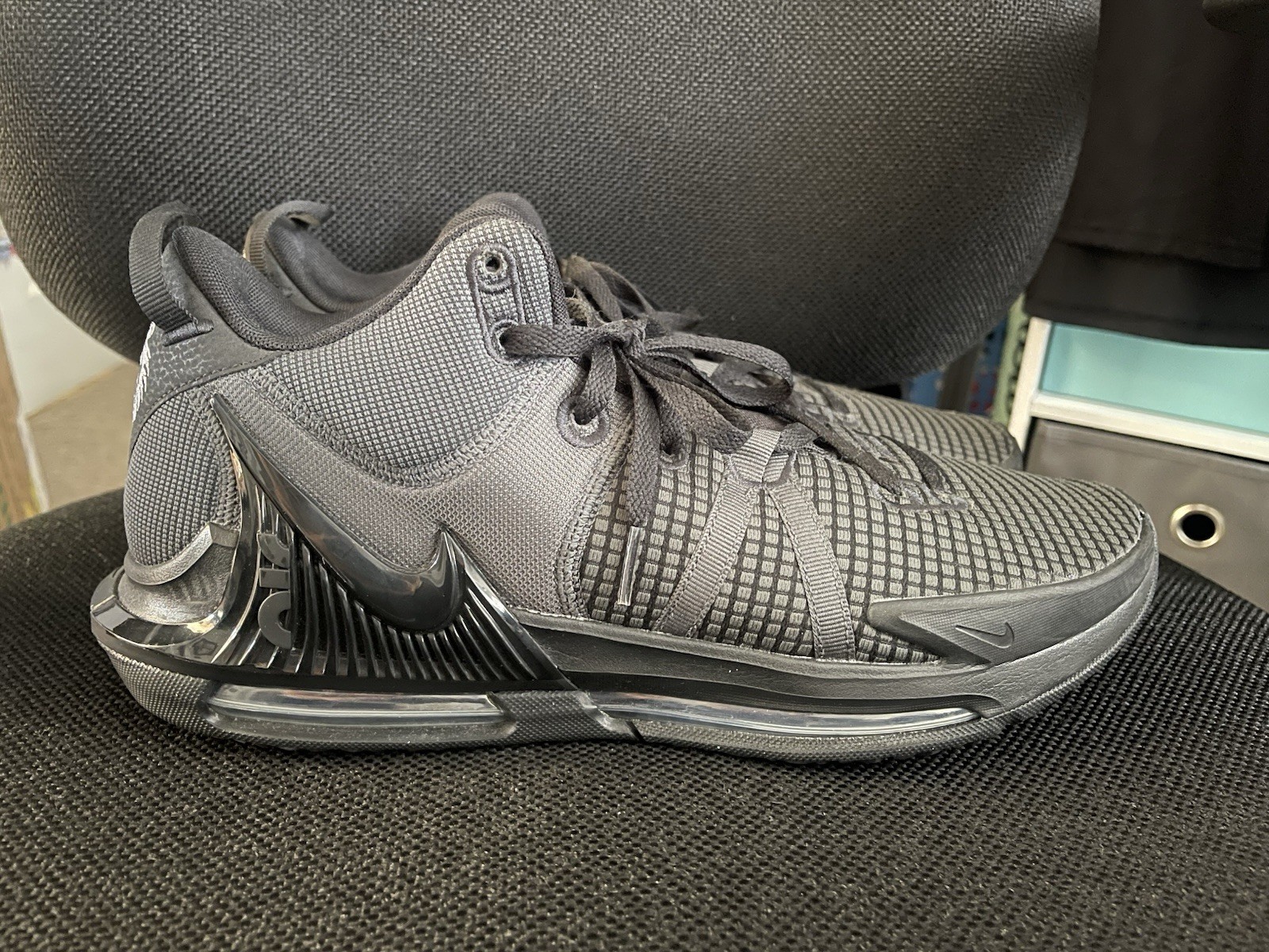 Nike LeBron Witness 7 Size 13 Black Anthracite DM1123 004