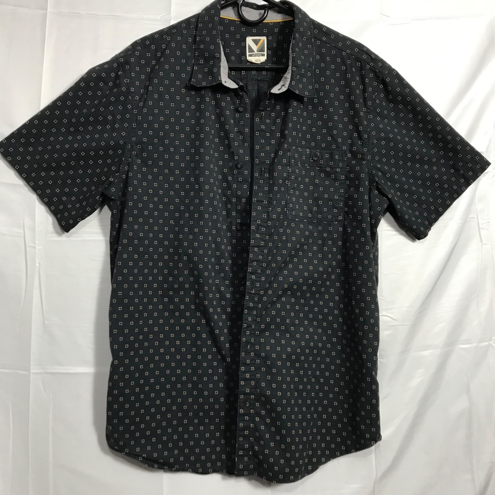 Voyager Mens Button Down Shirt Size L Black Short Sleeve 97% Cotton / 3% Elastan