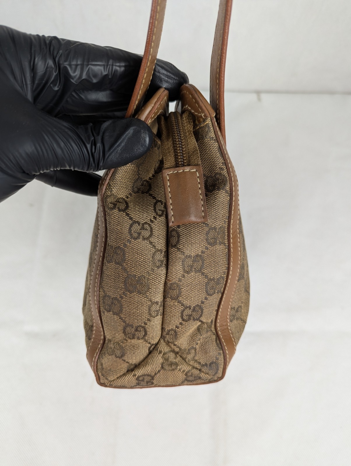 Vintage Gucci GG Supreme monogram pouch Handbag Brown Canvas Leather.