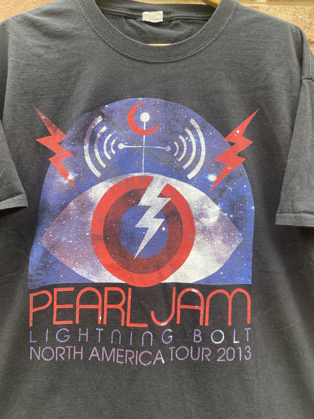 Vintage PEARL JAM 2013 Lightning Bolt Tour T-Shirt Eddie Vedder Size XL
