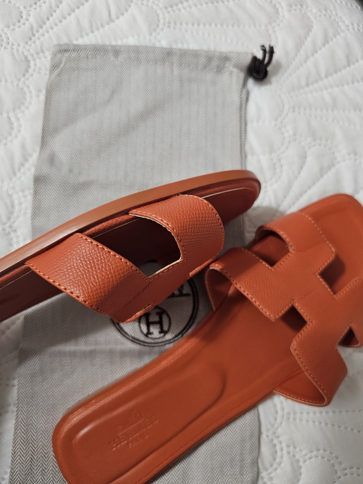 hermes Women’s Orange Leather Slide Sandals Slip-On Logo Accent Casual US 8