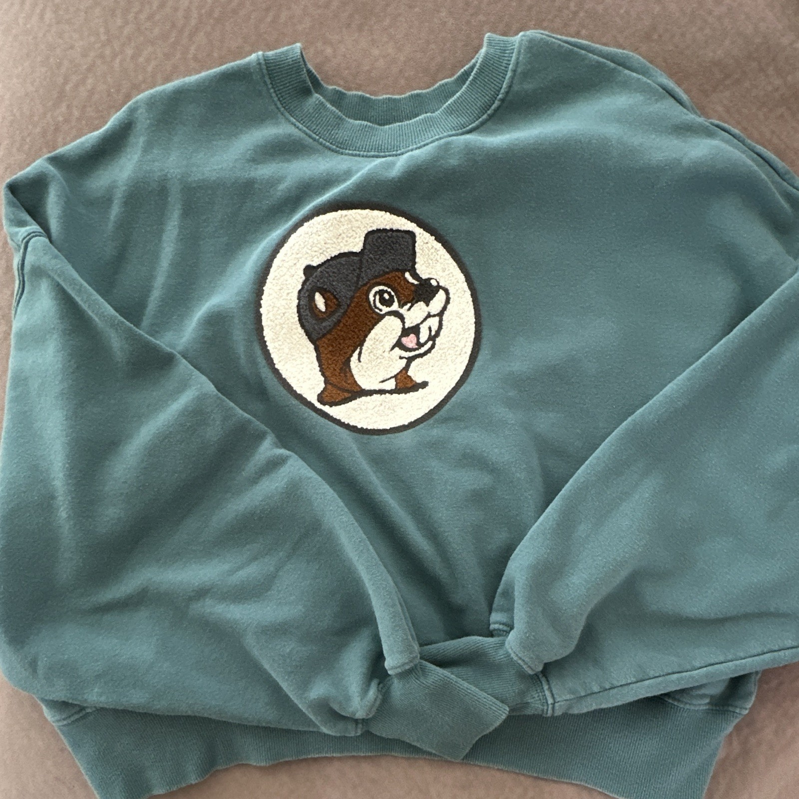 Buc-ee’s Women’s Green Crewneck Pullover Sweatshirt M Beaver Logo