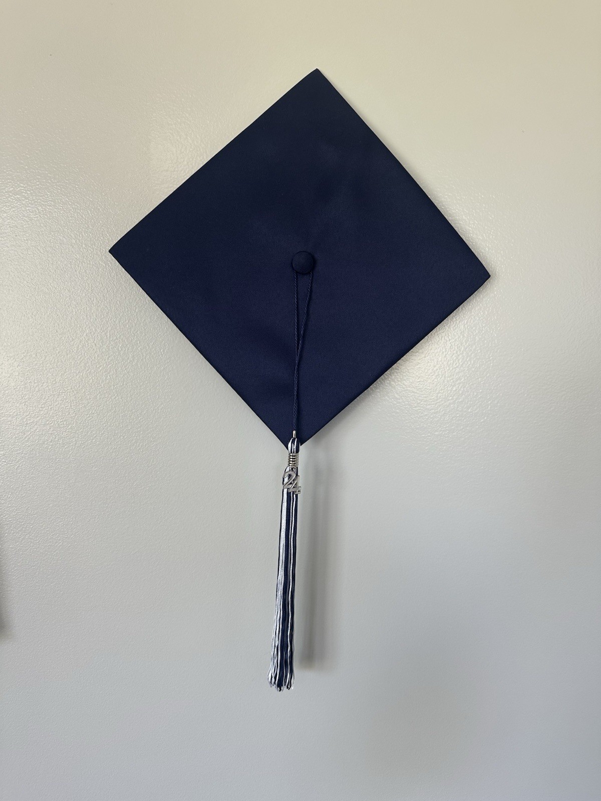 NEW Jostens Concord And White Class of 2024 Silver Charm Graduation Tassel 9″