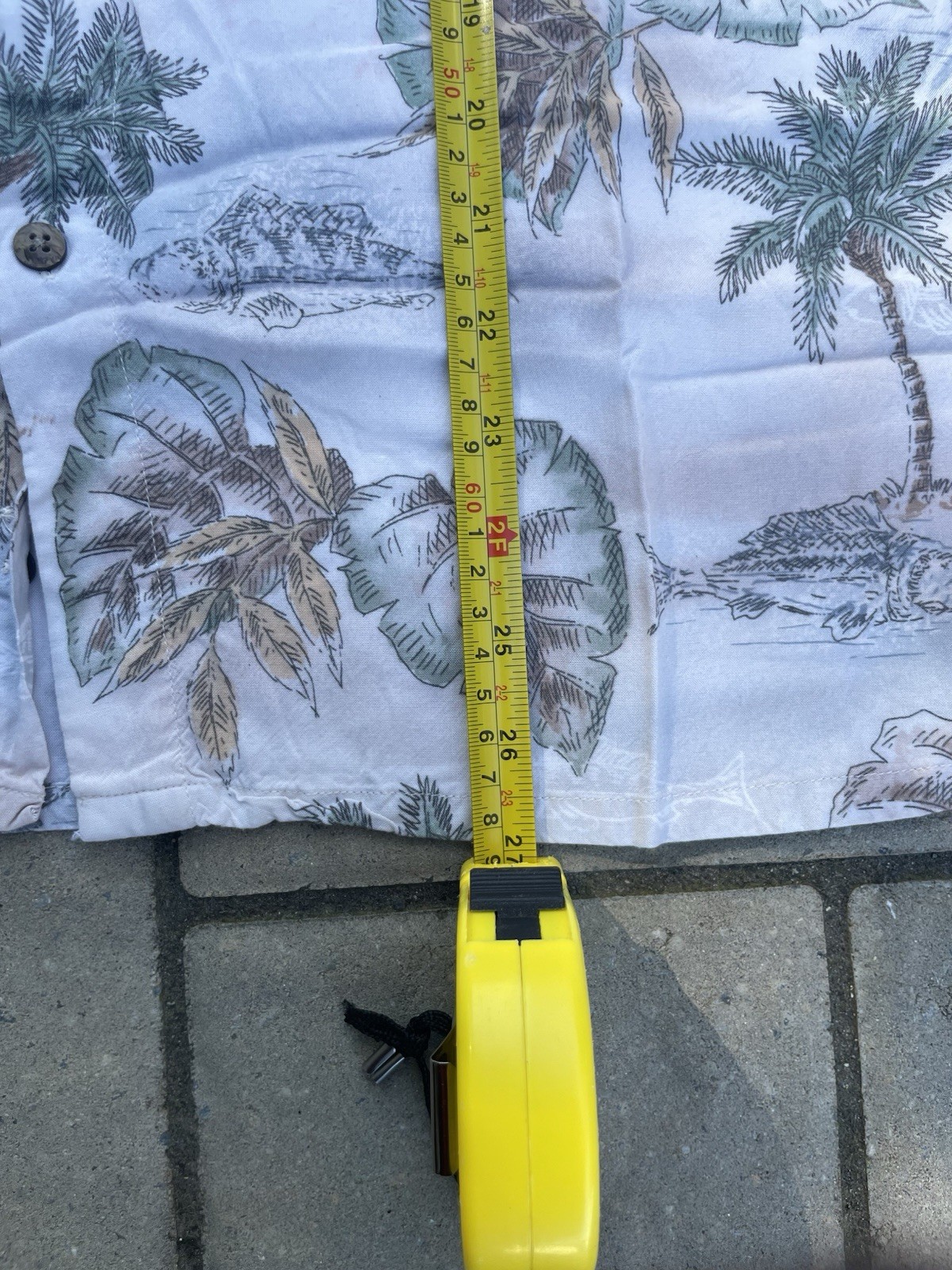Batik Bay Hawaiian Short Sleeve Button-Up Shirt Size M 100% Rayon Palm Trees