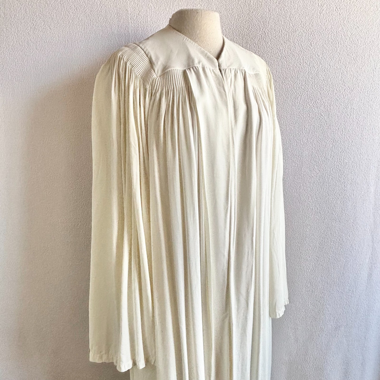Vintage White Rayon Acetate Graduation or Choir Robe