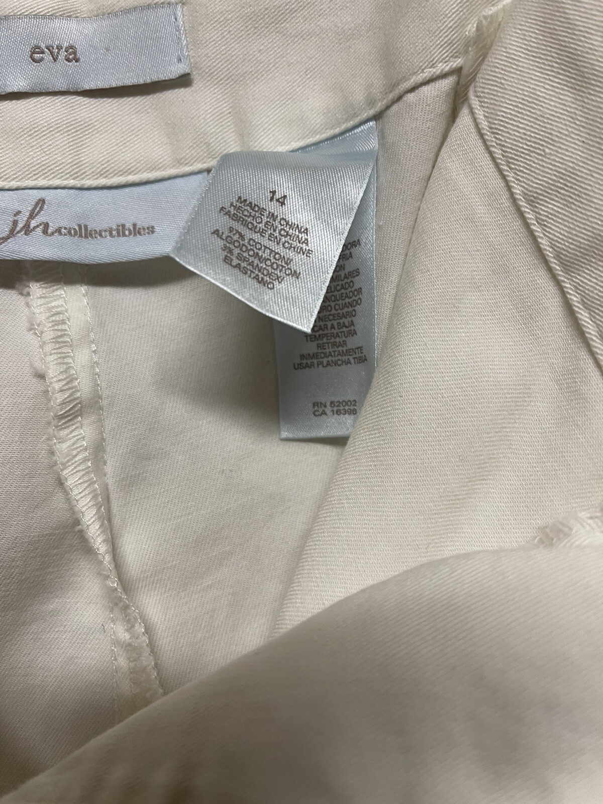 JH Collectibles Size 14 White Capri Zip Front Pants 97% Cotton/ 3% Spandex