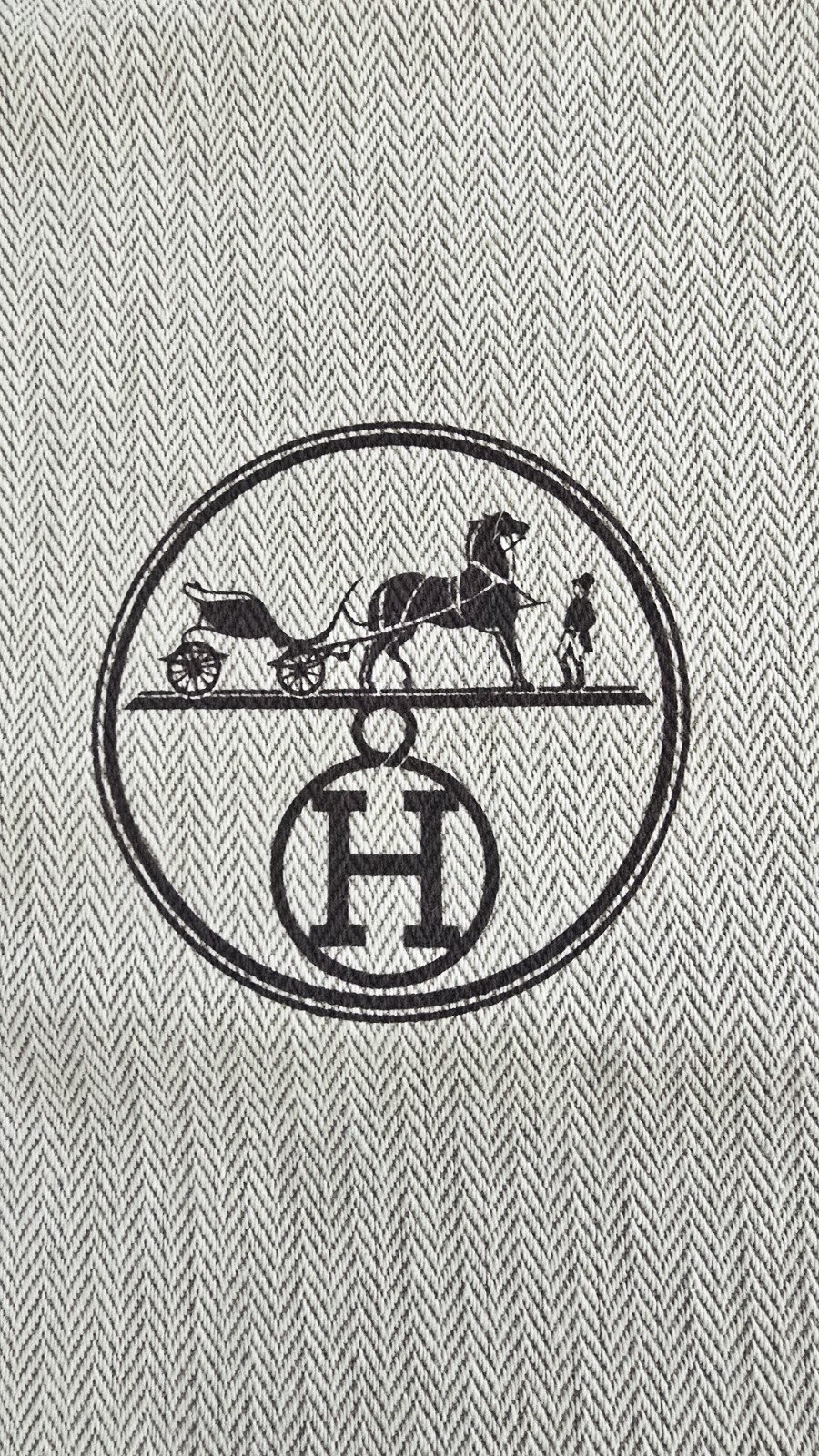 Hermès Set of 2 Beige Drawstring Dustbags with Logo Accent Designer 14×6.25in