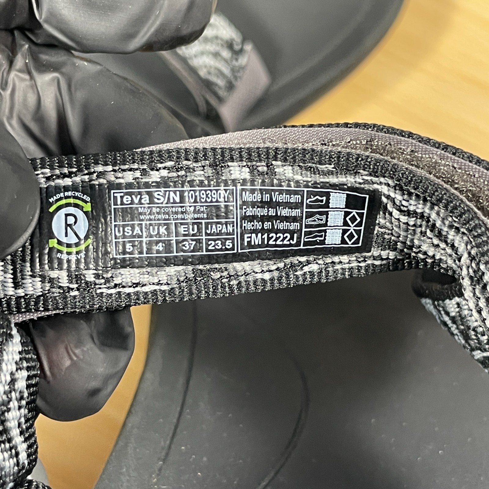 Teva Hurricane XLT 2 Size 5 Youth Hiking Sandal Shoes 1019390Y Black