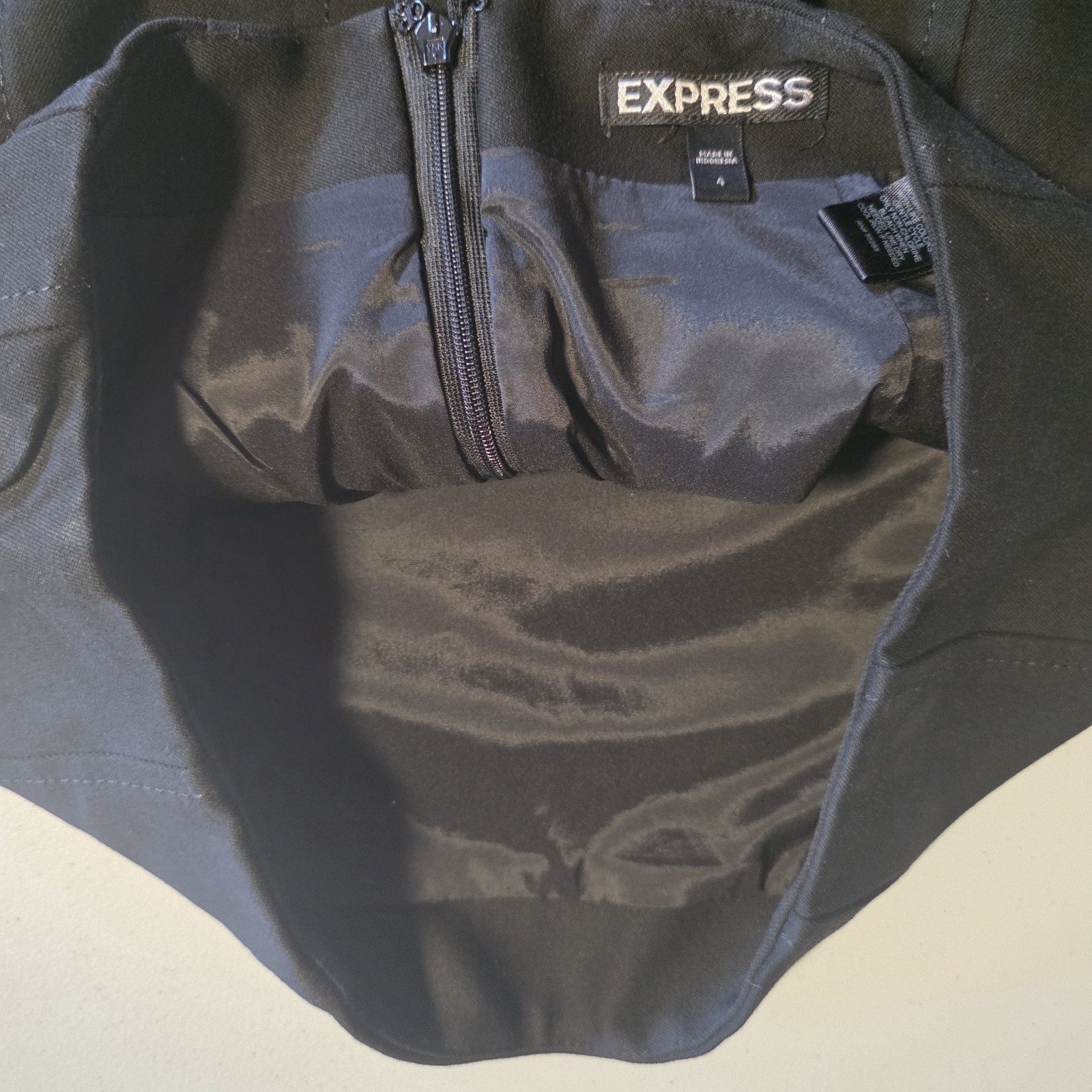 Express A-Line Skirt Back Zip Black Lined Slit Stretch Career Size 4