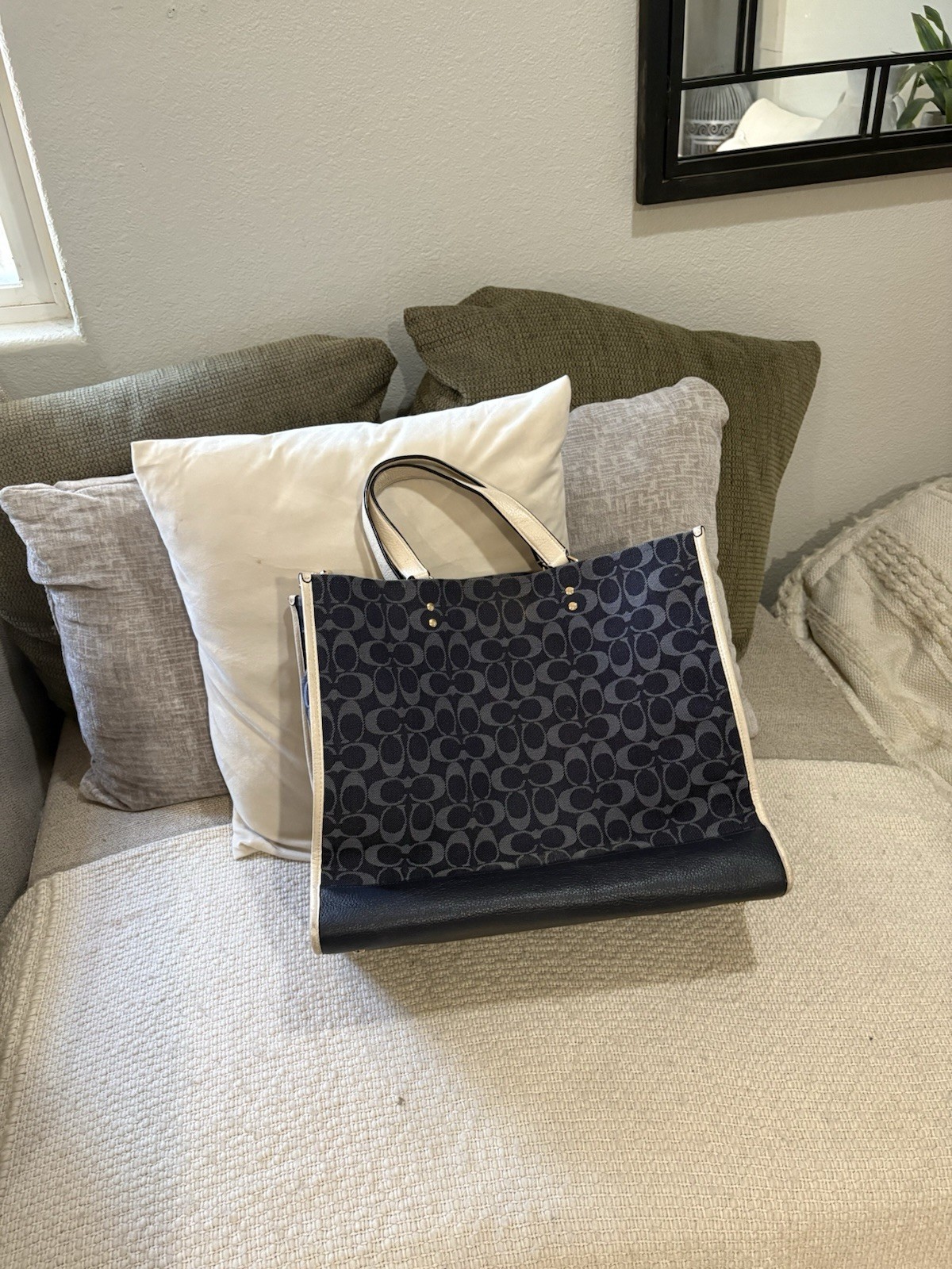 Coach Large Tote Blue/Ivory Logo Snap Closure Detachable Strap Inner Pockets