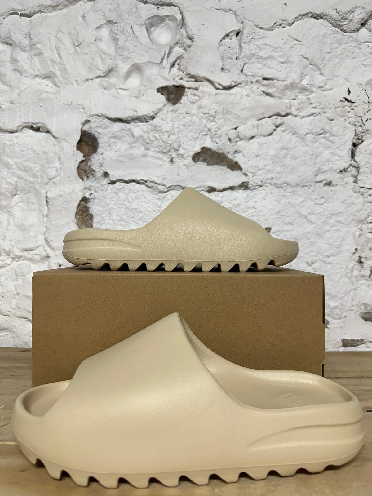 Adidas Yeezy Slide ‘Bone’ Men’s Size 10 BRAND NEW Sneakers FZ5897