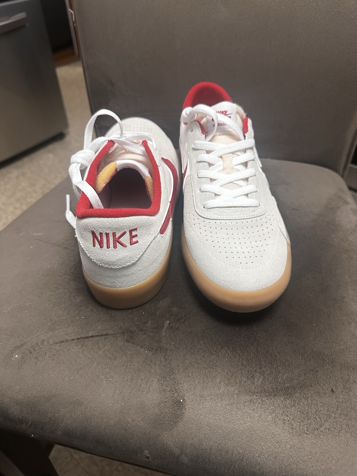 Nike SB Heritage Vulc Men’s Low Top Lace-Up Skate Sneakers White Red Gum