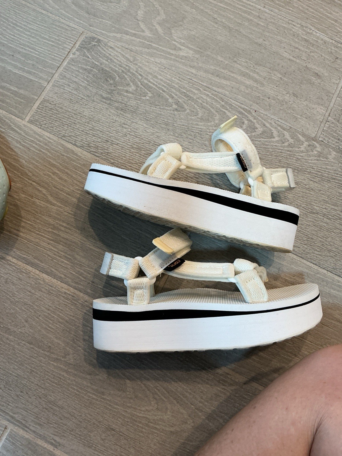 Teva White Synthetic Strappy Platform Hook & Loop Logo Sandals Women’s 6