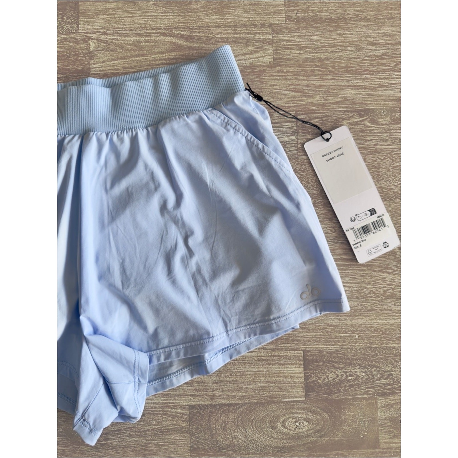 ALO Yoga Breezy Short Seashell Blue Small NWT Rare Sold Out Hard To Find
