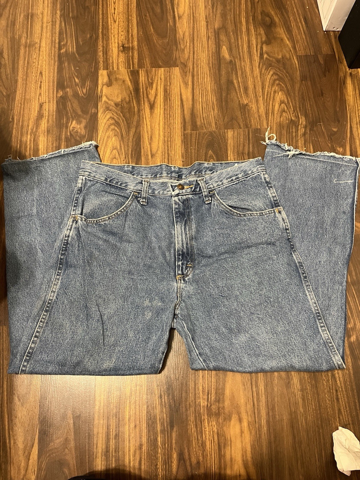 Rustler Men’s Regular Fit Straight Leg Blue Medium Wash Denim Jeans 5-Pocket
