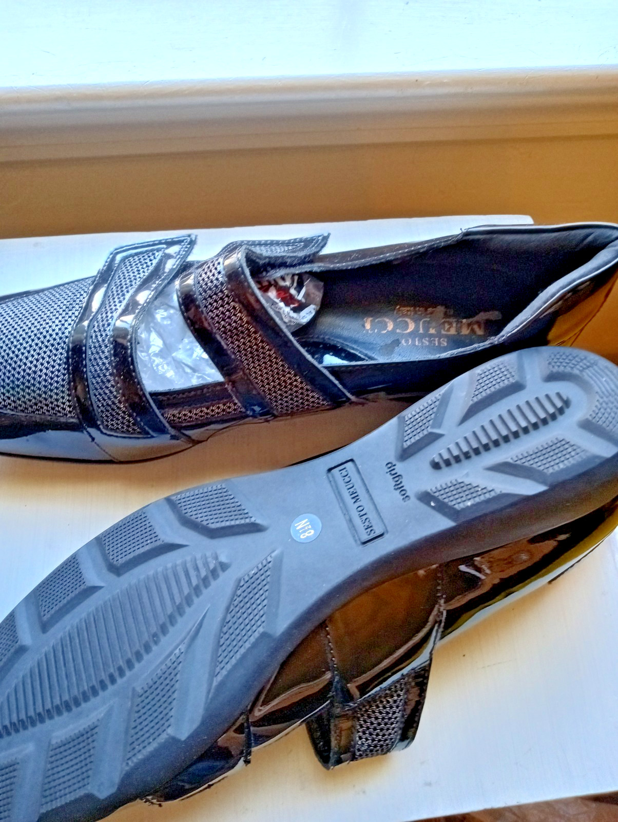 Woman’s Black Patent leather and Mesh, Italian Shoes 8.5 N $26