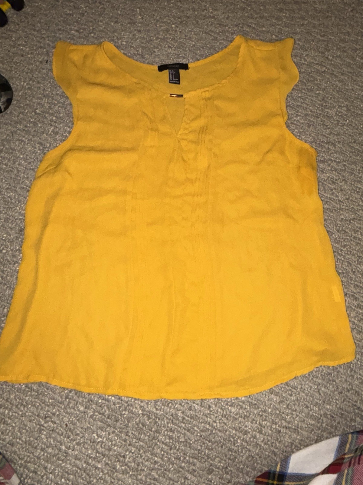 FOREVER 21 Women’s L Yellow Solid V-Neck Sleeveless Pullover Blouse Metallic