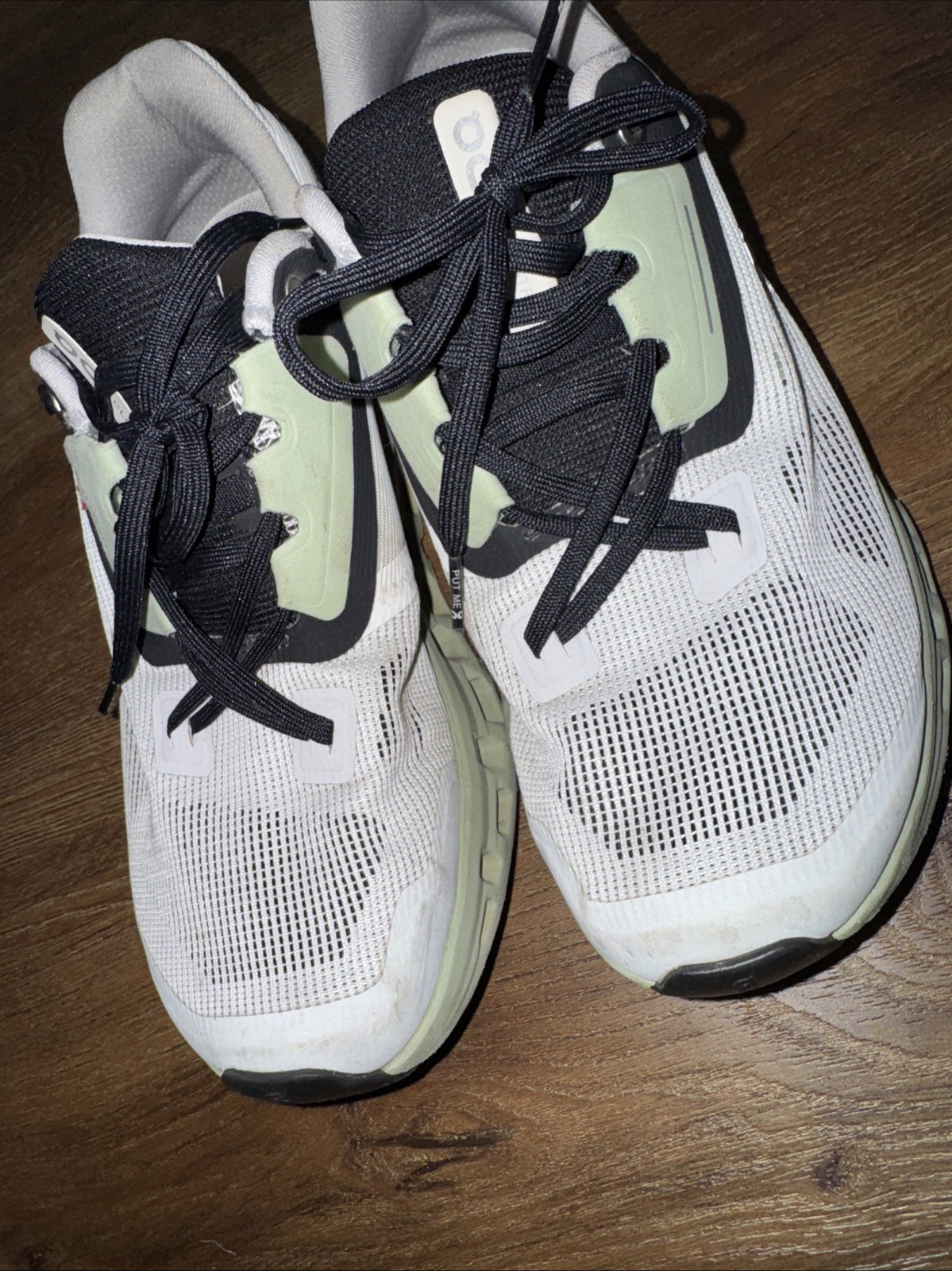 ON Cloudstratus Womens Size 9 White Black Green