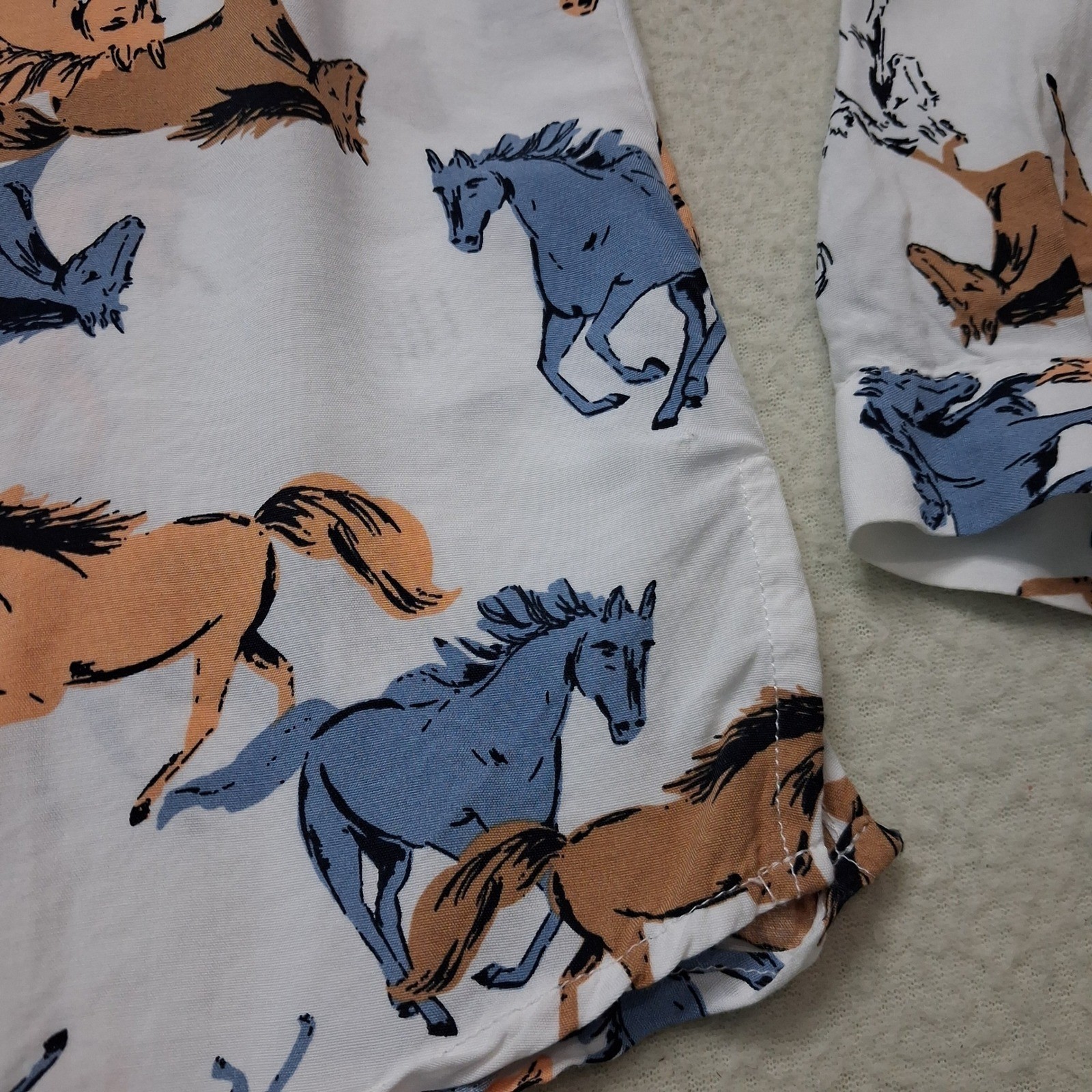 ModCloth Horse Print Blouse White Blue Tan Henley Long Sleeve Top Womens Medium
