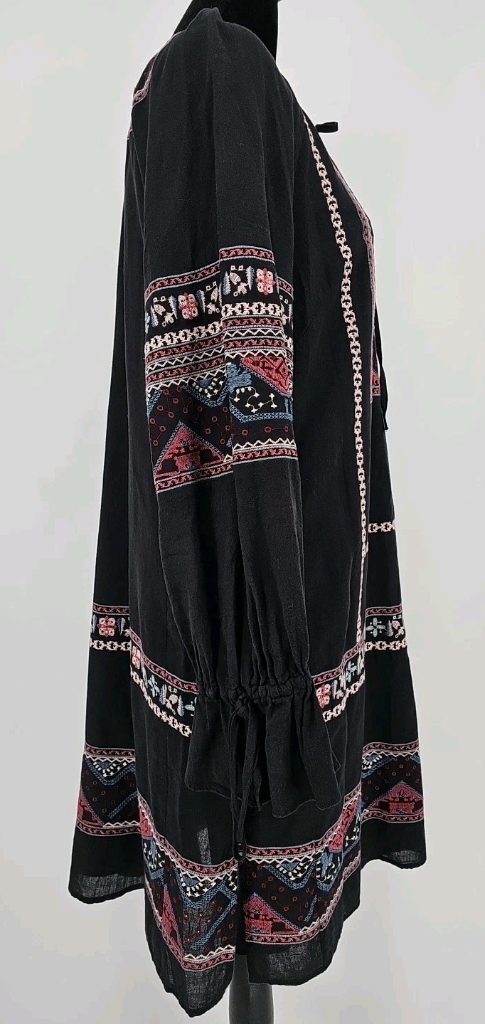BCBGMaxAzaria Embroidered Boho Dress Medium Black Lace Up V-Neck Lined
