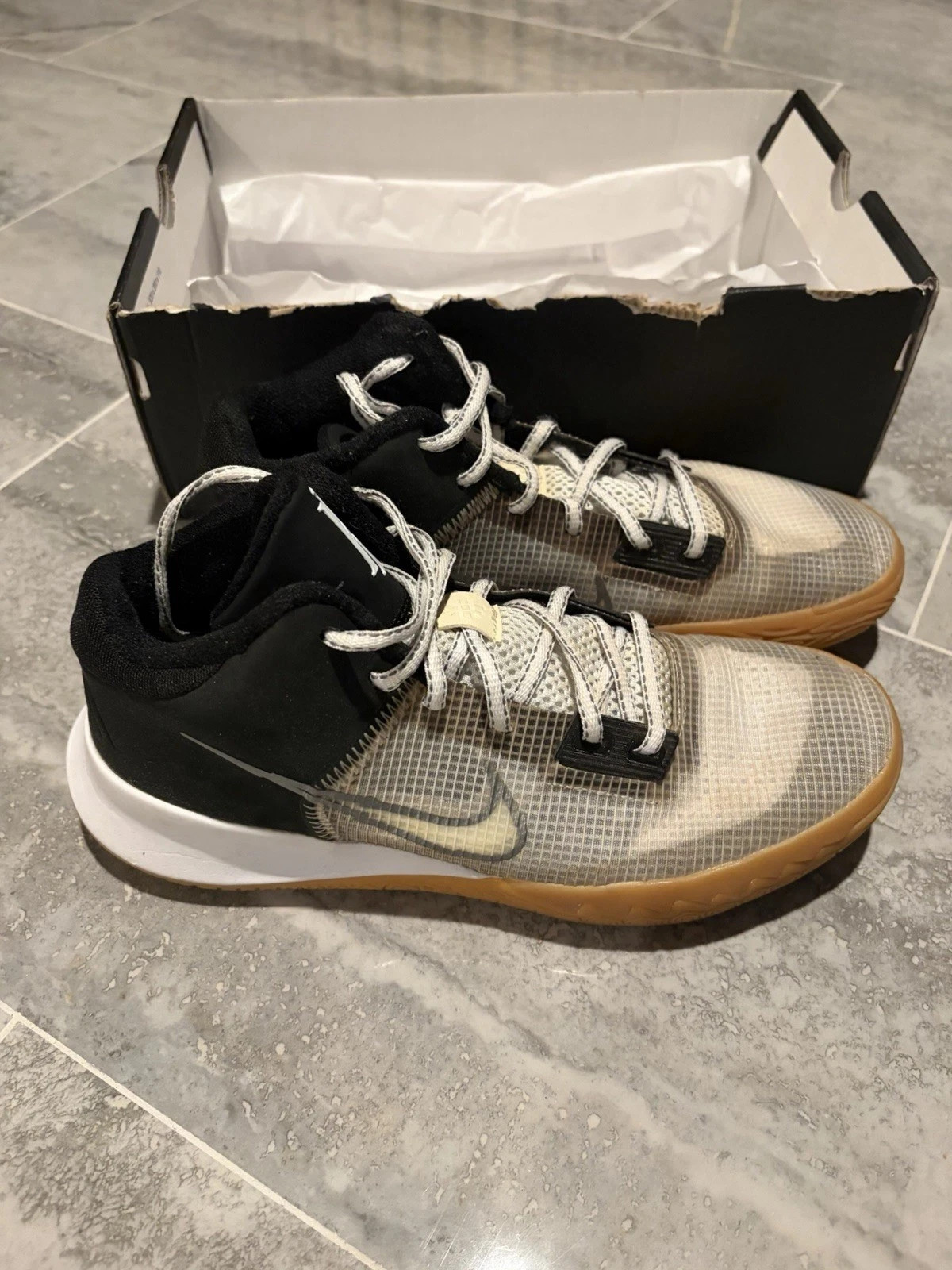 Nike Kyrie Flytrap Black Cool Grey and Metallic Gold Basketball Shoes Size 8 US
