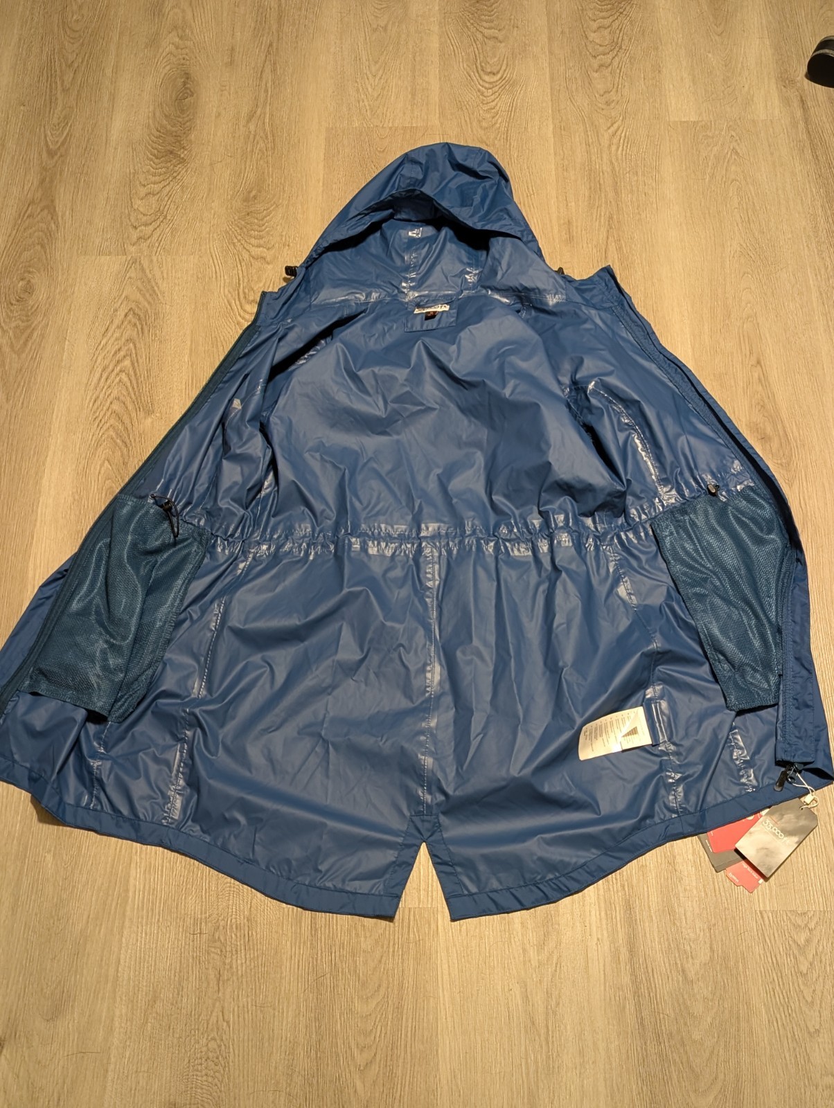 33,000 Ft Rain Jacket Medium Packable Hooded Sealed Seams Water & Wind Proof NEW