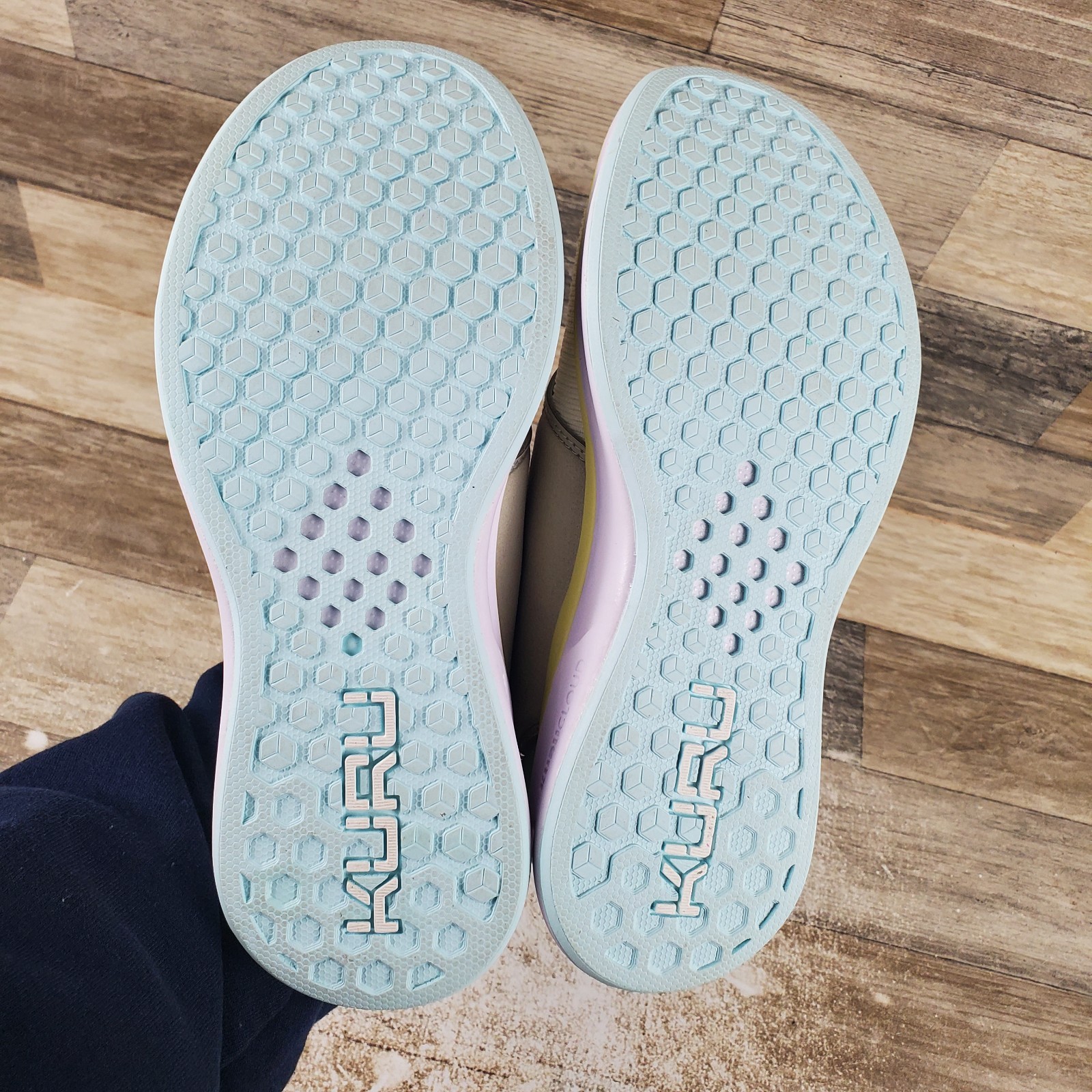 Kuru Atom Womens Shoes Sz 7.5 M Athletic Bright White Ice Blue Lace-Up Sneakers