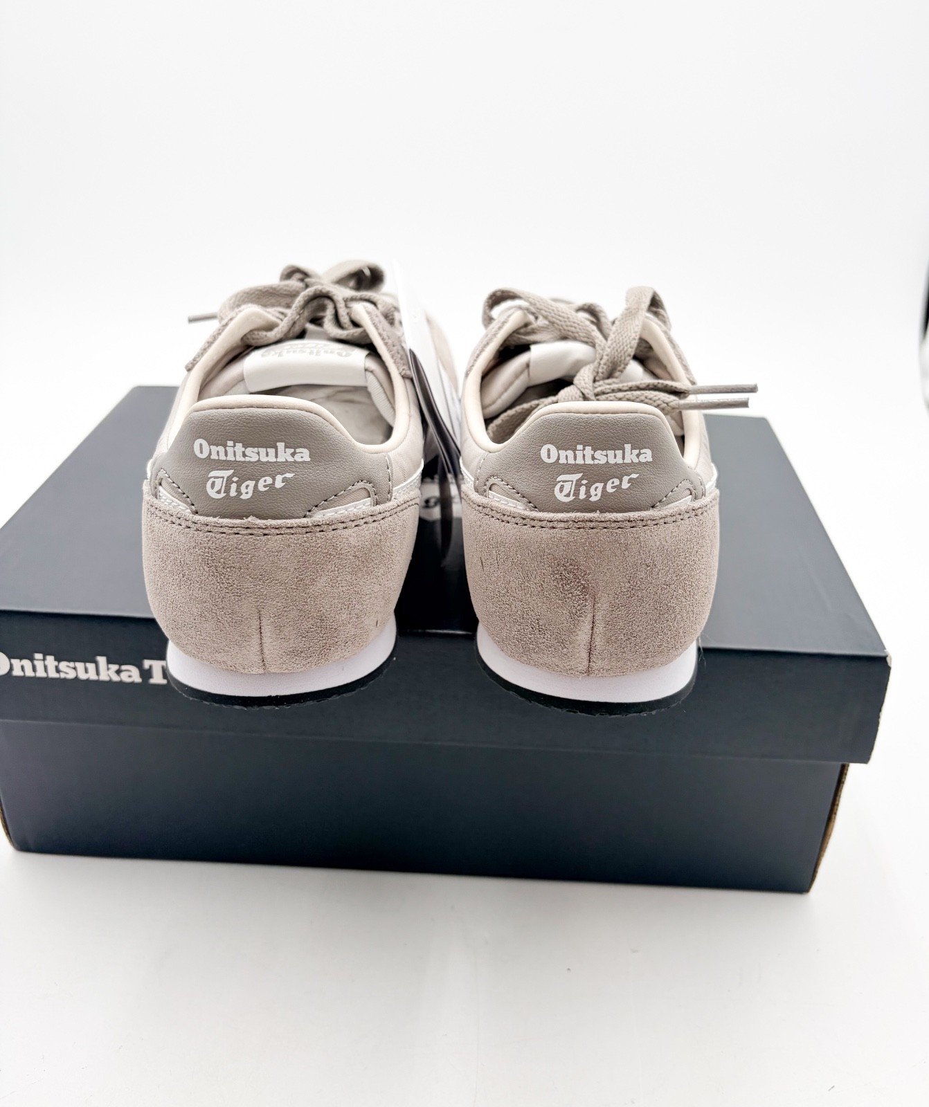 【NEW】Onitsuka Tiger SERRANO Oyster Grey/White Sneaker (Men’s US 6.5) From US