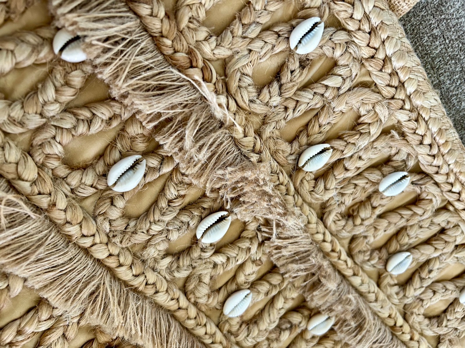NWT SALT + UMBER Isla Jute Seashell Tote Bag Shells Natural Fringe Beach Tote