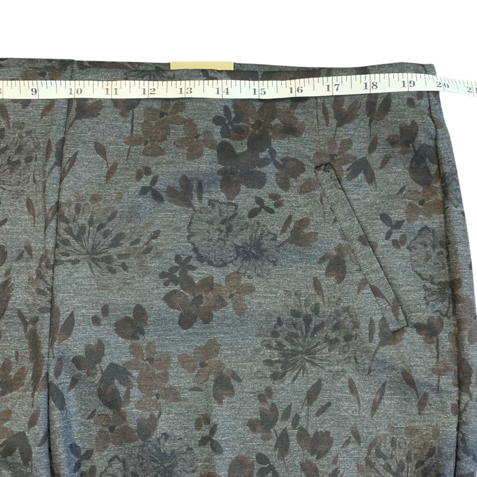 Chico’s Pants NWT Size 3.5 (18) Ponte Crescent Gray Floral Flurry Slim Ankle