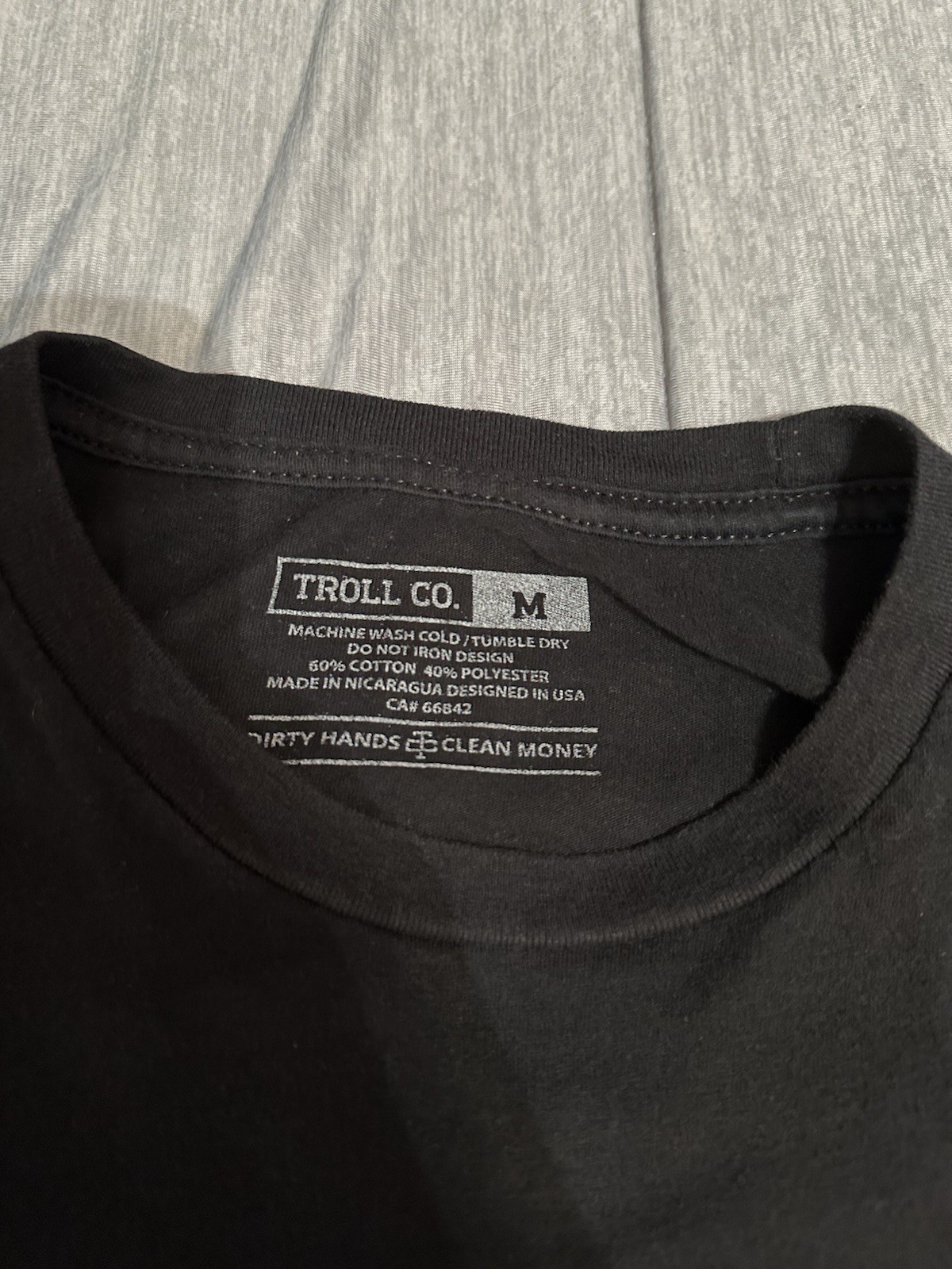 Troll Co Dirty Hands Clean Money Black Graphic T Shirt Men’s Medium