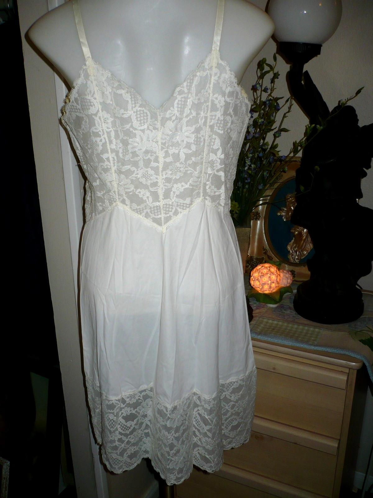 Vintage Ladies Full Slip, Vanity Fair, Made in USA, Size 32 White, Lace Bodice