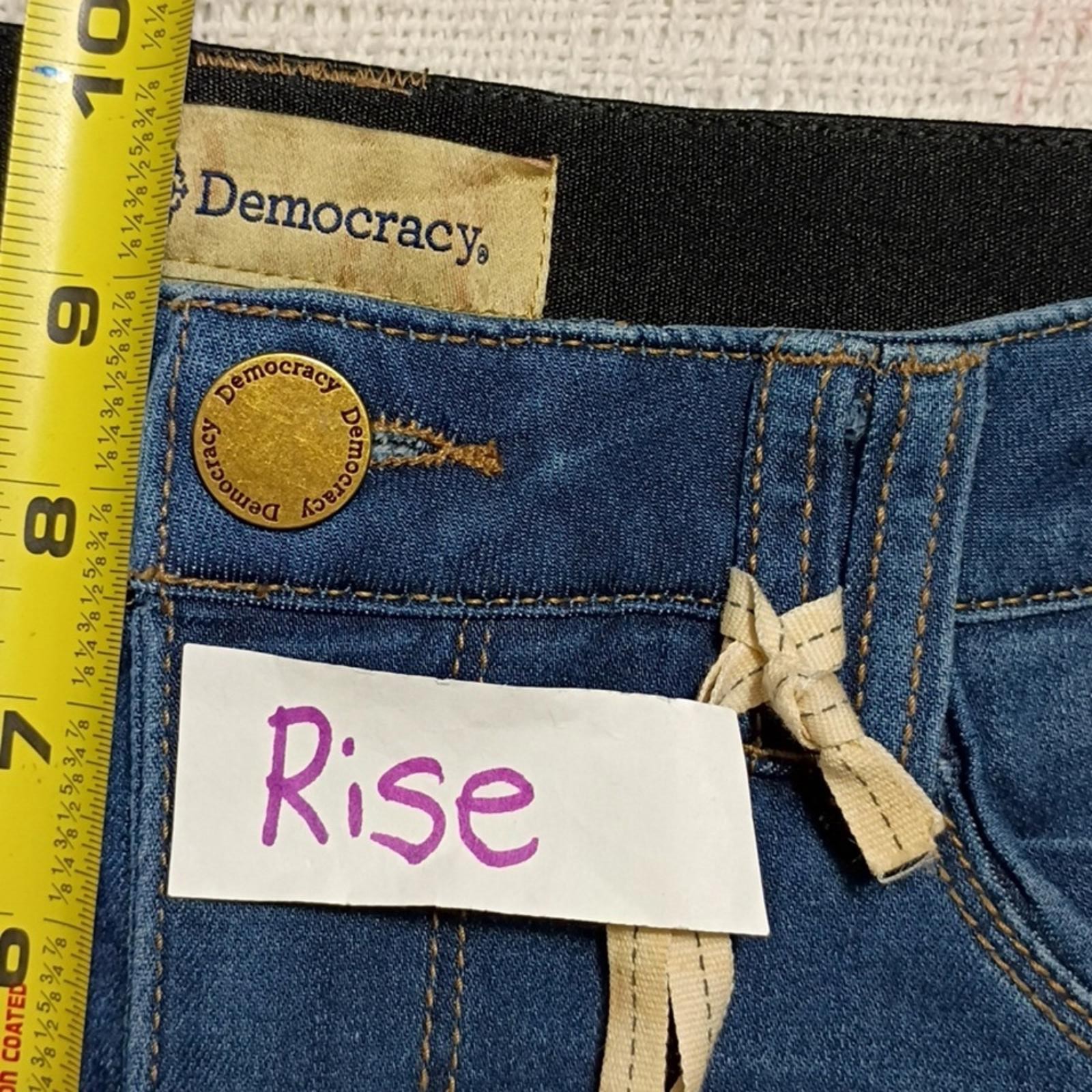 NWT Democracy Blue Ab Tech Skimmer With Fray 18 Inch Inseam Womens Size 6
