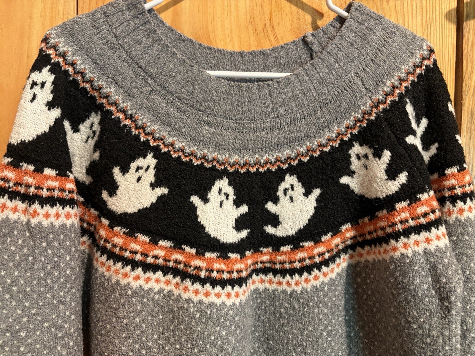 ~MAURCIES~Ghostly Soft Gray Fair isle Sweater Perfect For Halloween Size L
