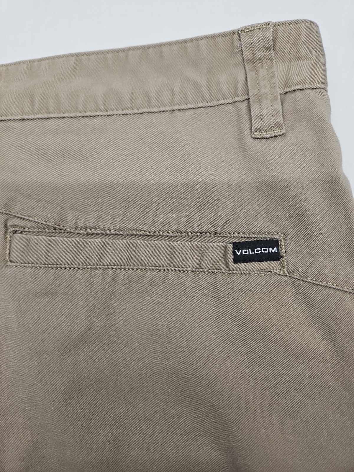 Volcom True To This Men’s Size 36 Khaki Chino 10″ Inseam Logo Shorts