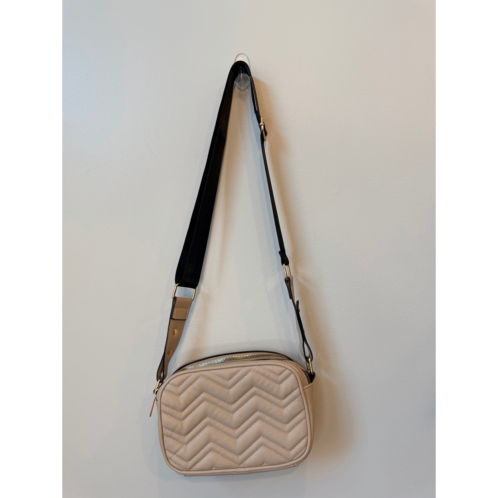 Lily & Ivy Nude Beige Chevron Quilted Camera Bag Crossbody Purse Web Strap