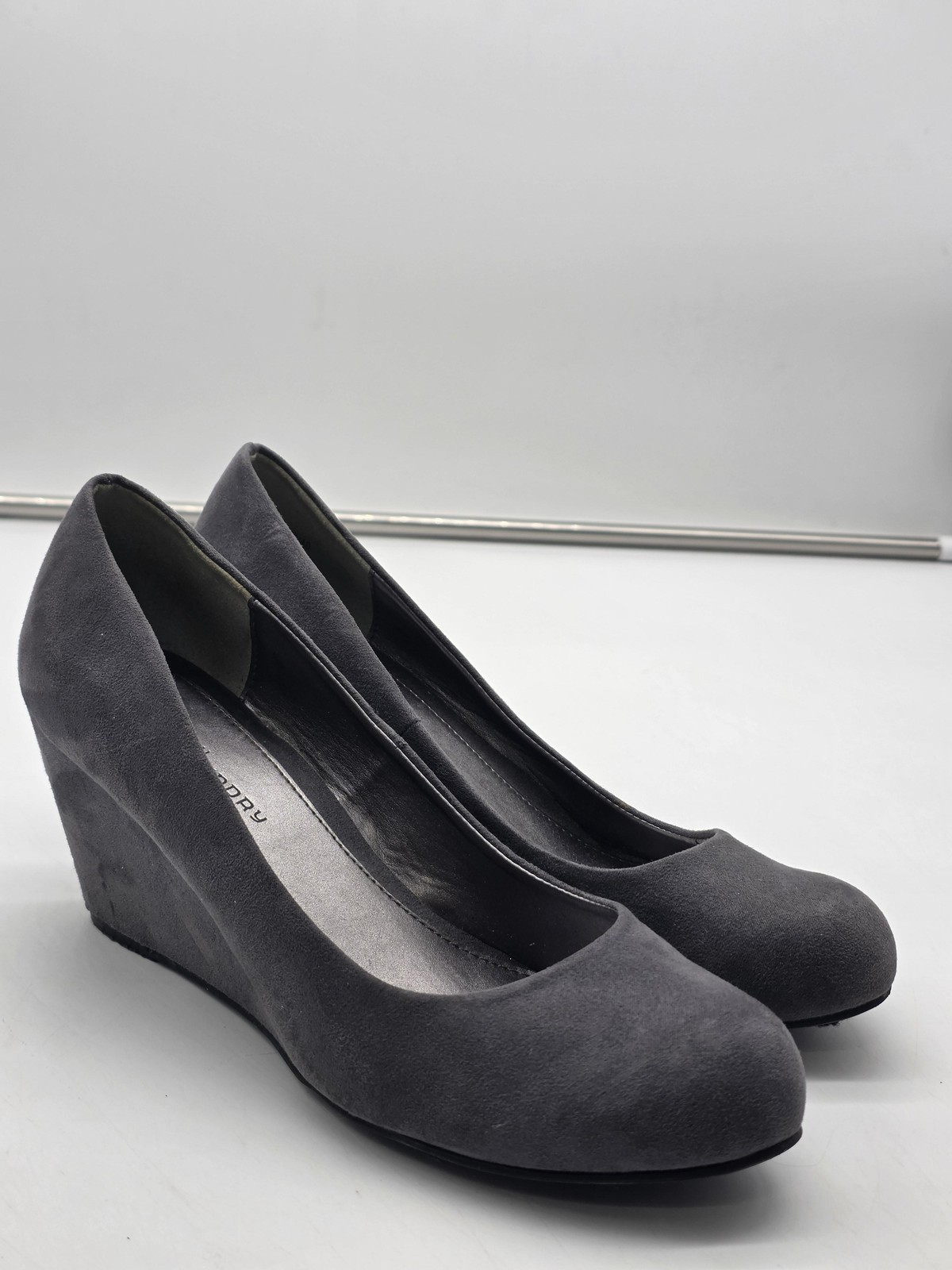 CL By Laundry Shoes Womens Size 9 Gray Nima Suede Wedge Round Toe Pump Heels