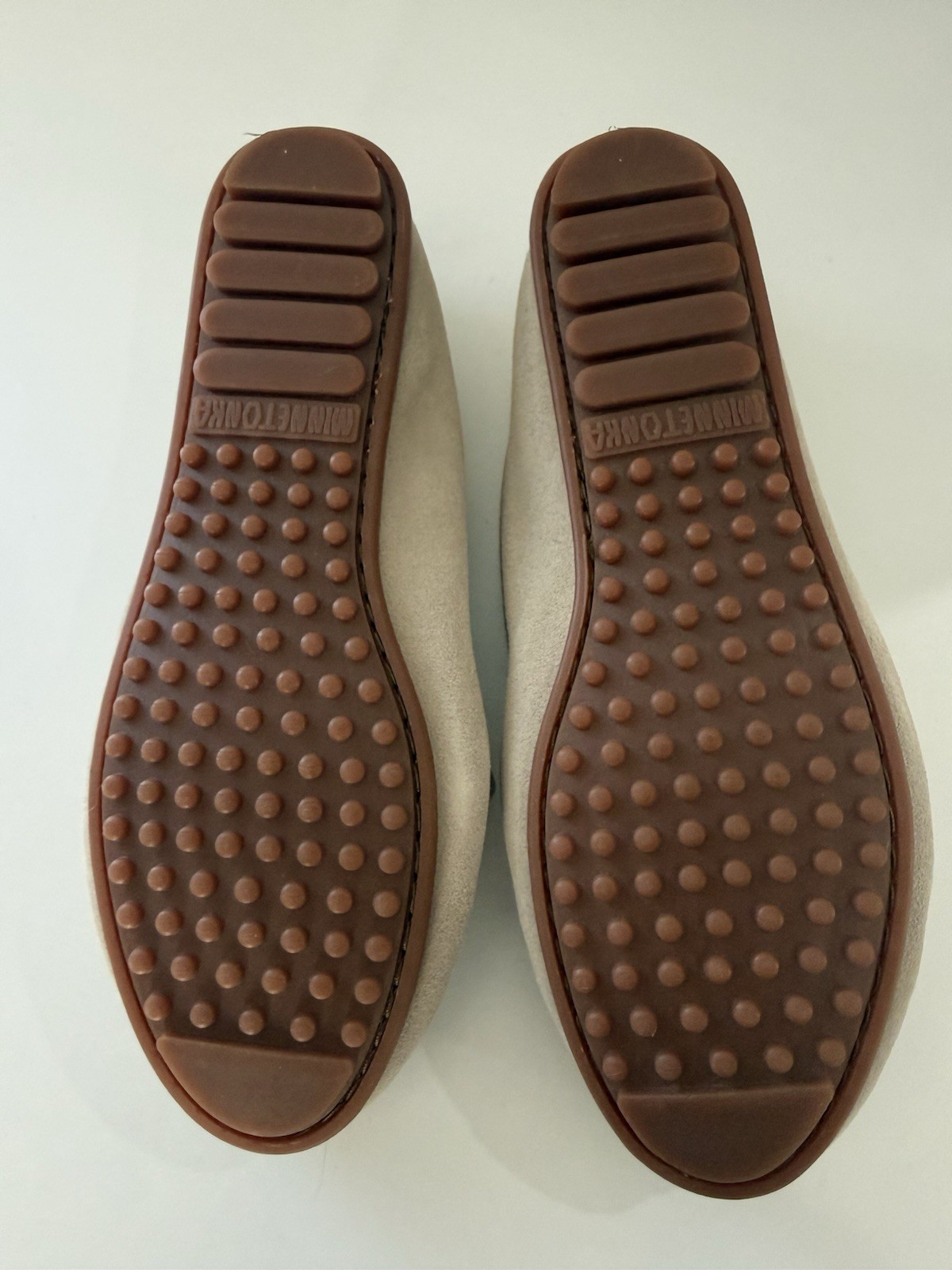 Minnetonka Shoes Womens 9 Thunderbird Moccasins Bow Flats Beaded Beige Leather