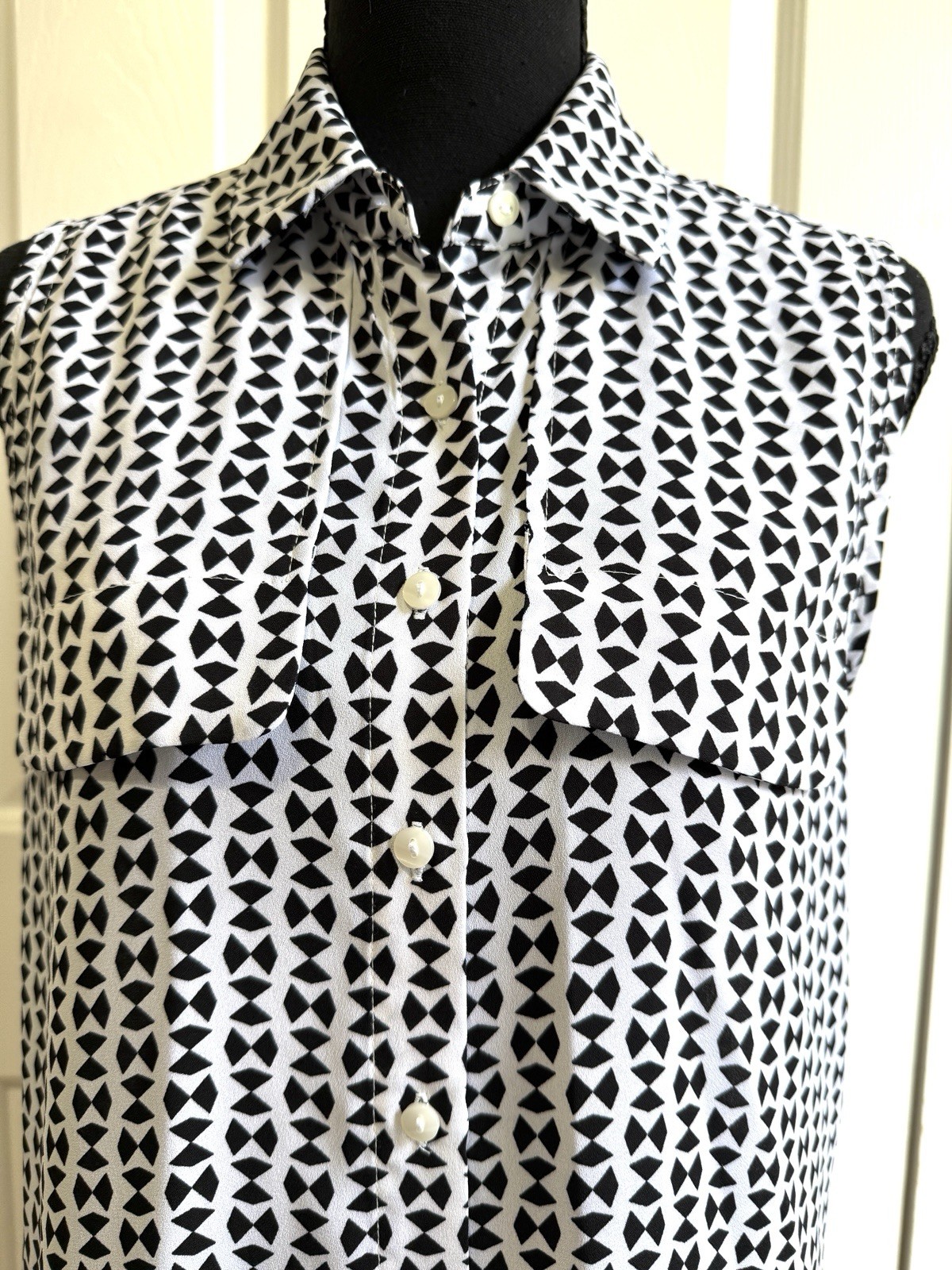Worthing White And Black sleeveless collared button up blouse Size S