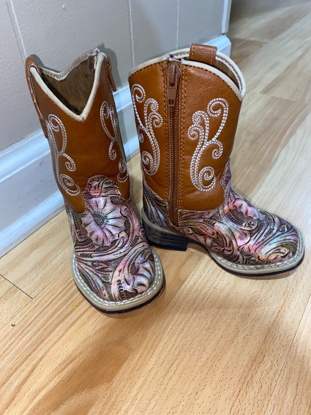 Slightly Used Twister Cowgirl Boots Toddler US Size 4 in great condition!