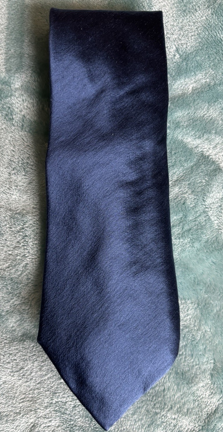 NWT Men’s DONNA KARAN NEW YORK Blue Silk NECKTIE HAND MADE IN USA 3.5″x56″inches