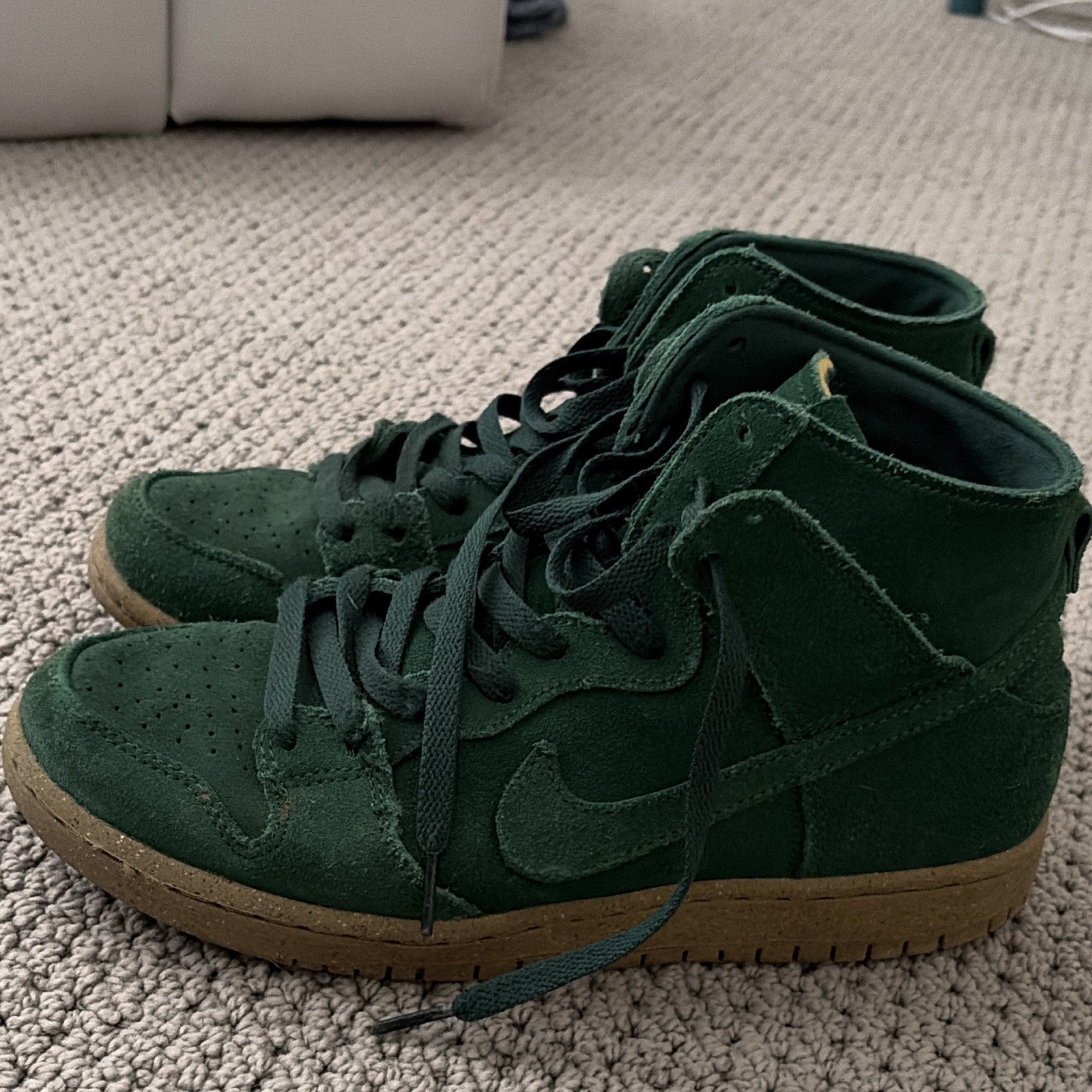 Nike SB Dunk High Men’s Green Suede High-Top Lace-Up Sneakers Gum Sole