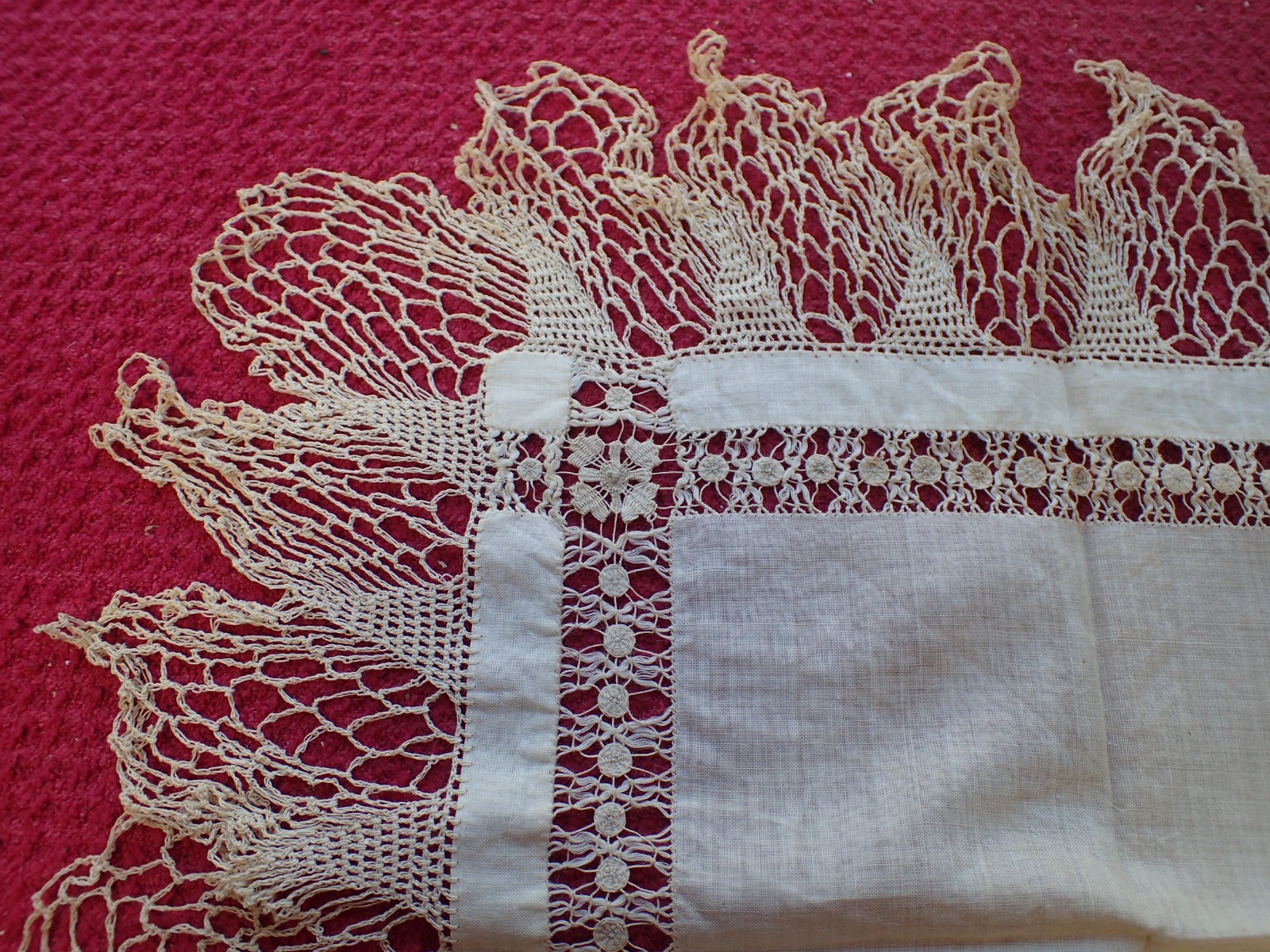 Antique Four (4) 1900 Paris Exposition and Hand Tatting Handkerchiefs