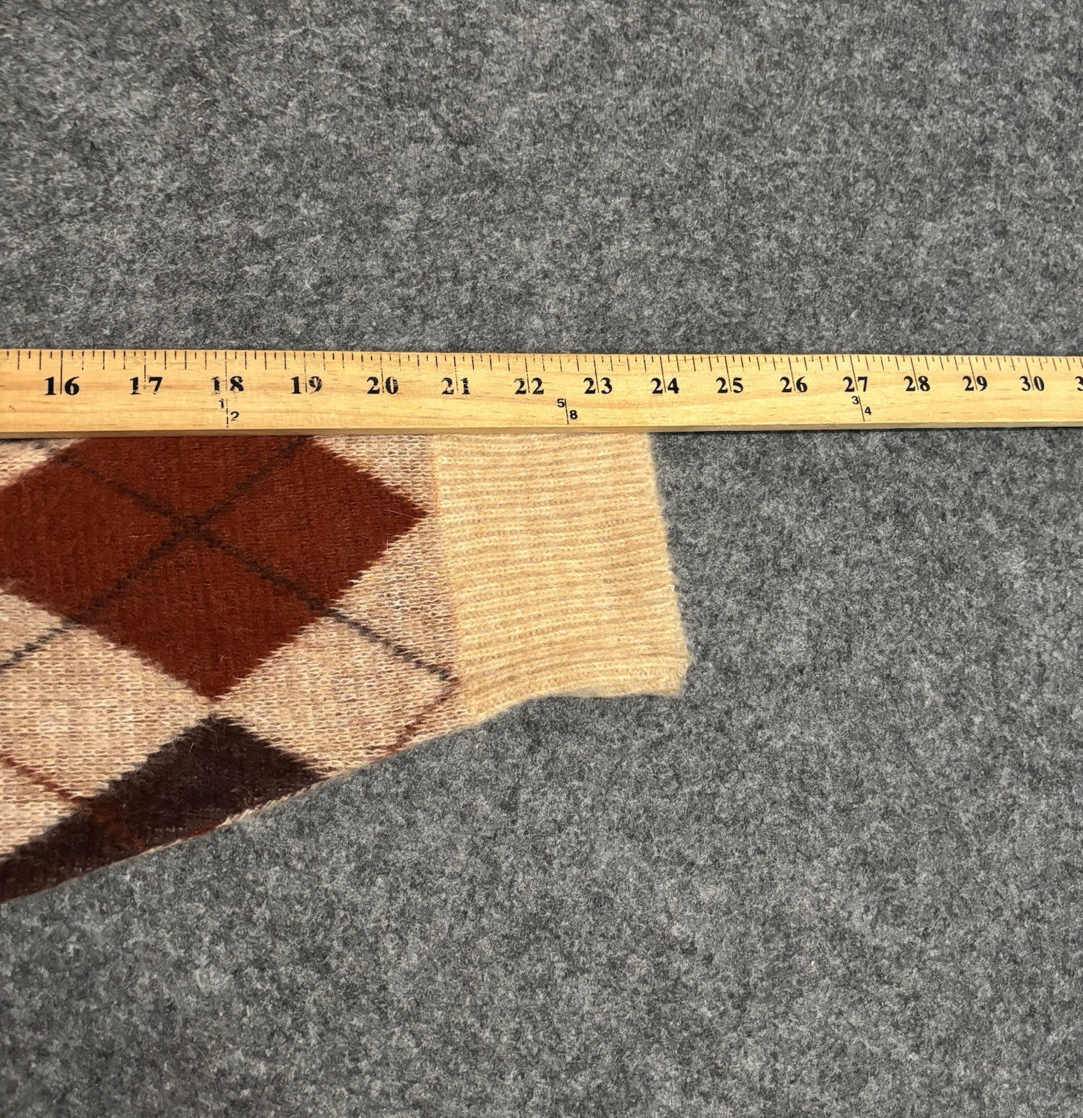 Vintage McGregor Sportswear Argyle V-Neck Sweater Size Medium USA Acrylic