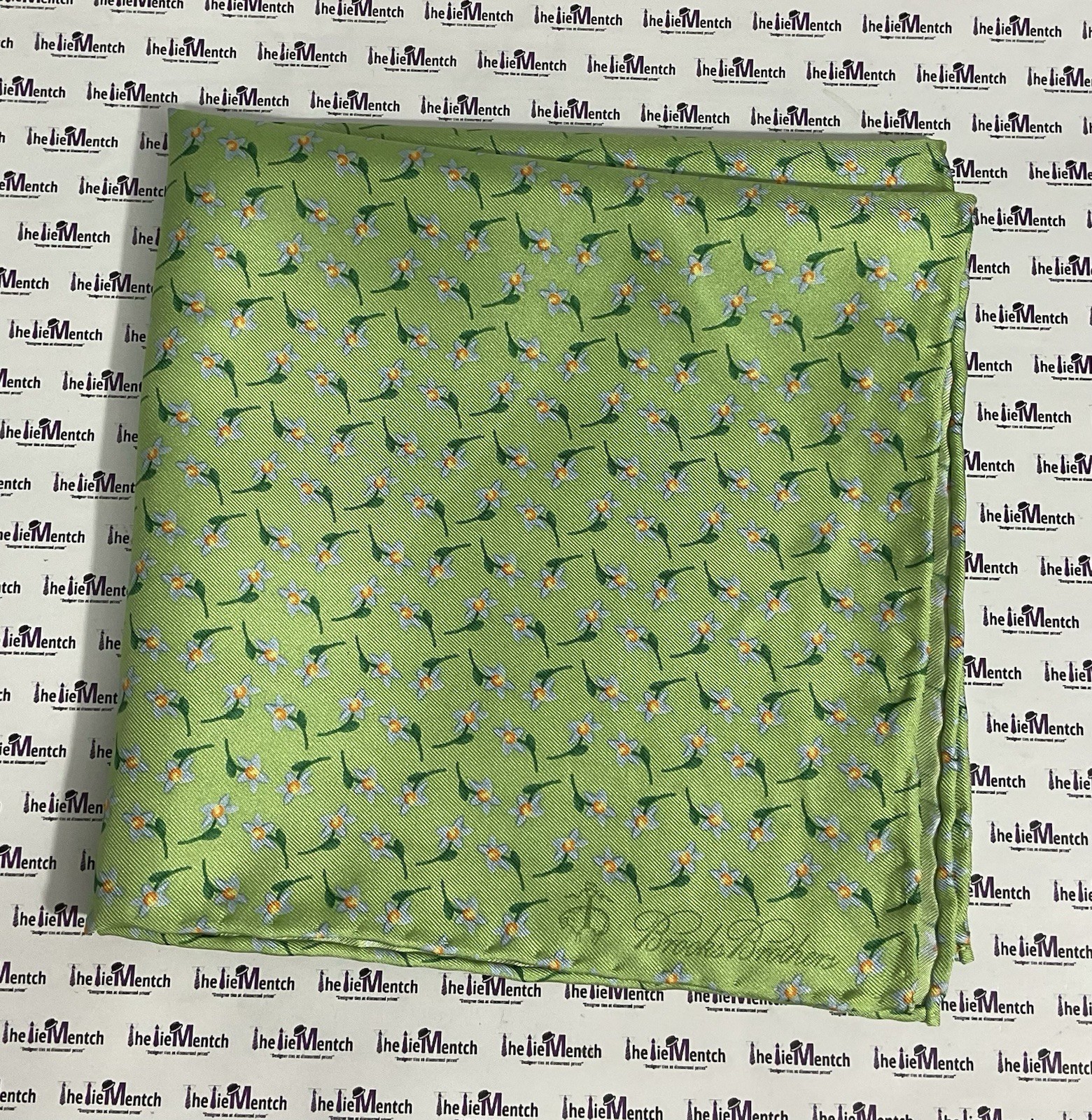 Brooks Brothers Green Floral Pocket Square/Handkerchief Silk(New-Minor Flaws)