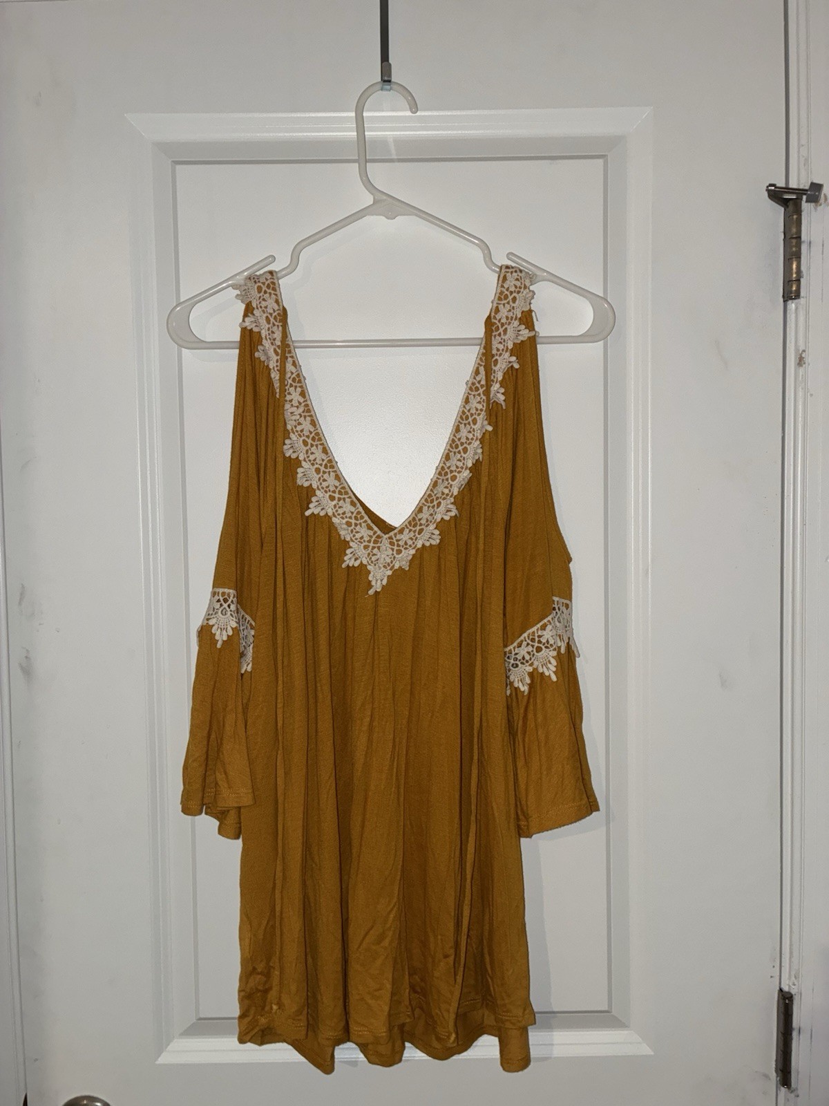 G Collection Mustard Lace Trim V-Neck Cold Shoulder Short Sleeve Blouse XL