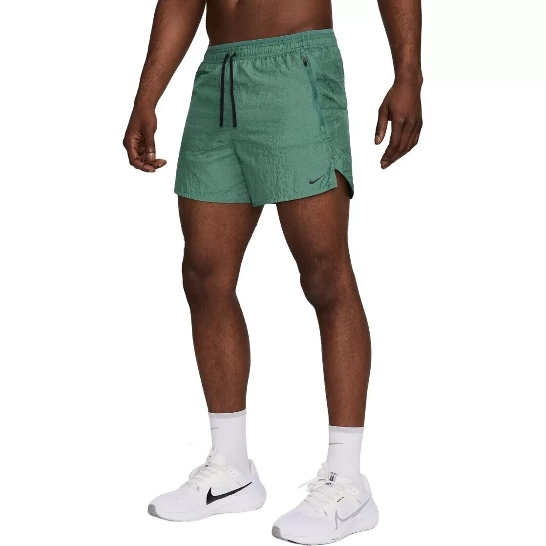 NEW MENS SIZE M NIKE STRIDE RUNNING DIVISION 5″ SHORTS 2-in-1 GREEN FN3391 361